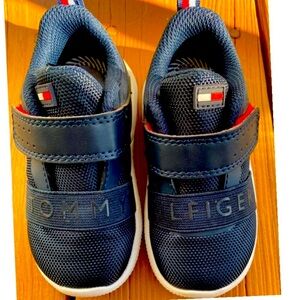 Tommy Hilfiger Kids Navy Sneakers Athletic Mesh‎ Velcro Comfort Shoes. 6 toddler